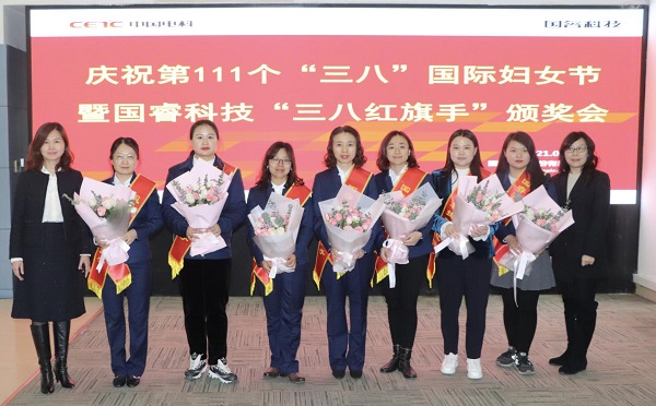 緻敬身邊最美的(de)“她”